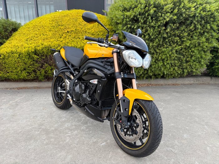 Triumph 2016 TRIUMPH 1050CC SPEED TRIPLE Yellow