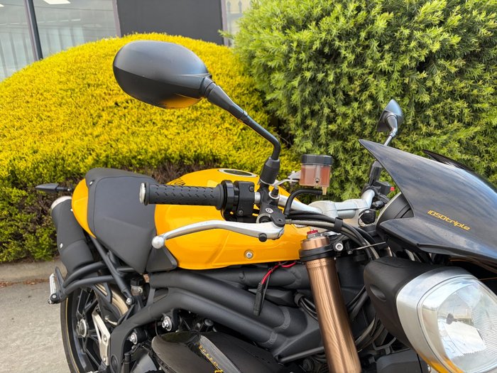 Triumph 2016 TRIUMPH 1050CC SPEED TRIPLE Yellow