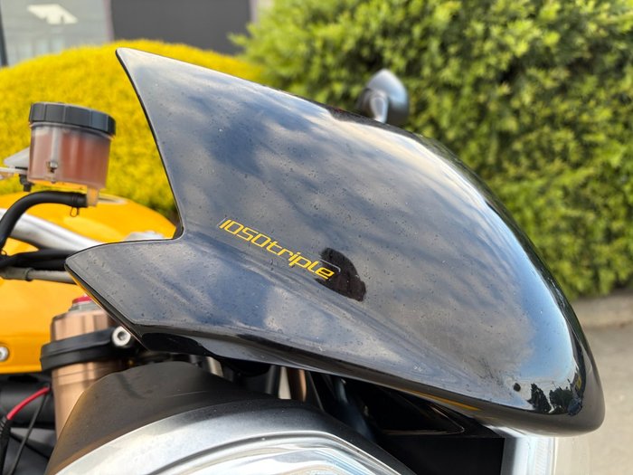 Triumph 2016 TRIUMPH 1050CC SPEED TRIPLE Yellow