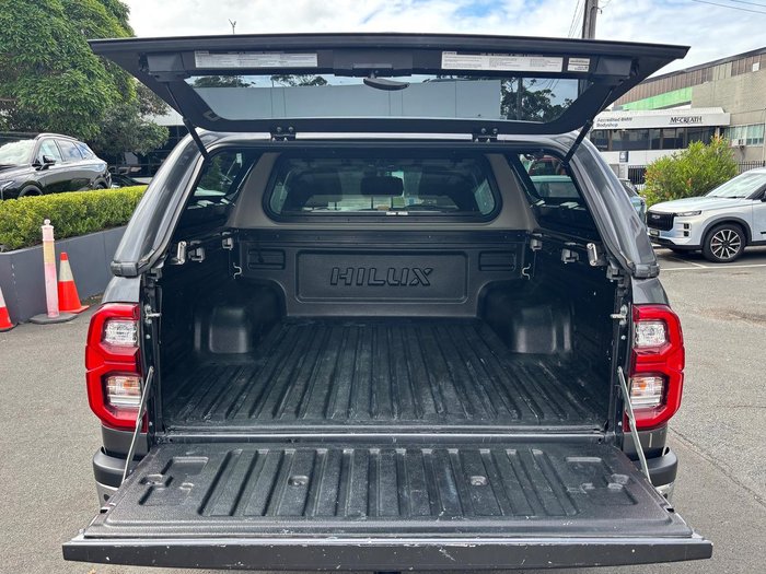 2022 Toyota Hilux SR5