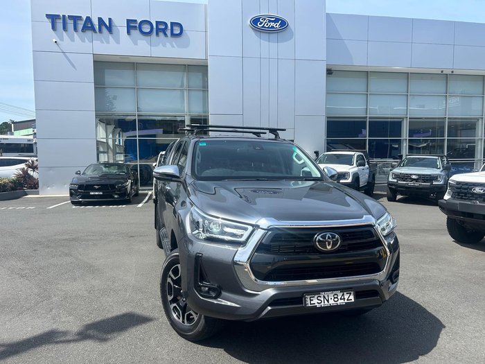 2022 Toyota Hilux SR5