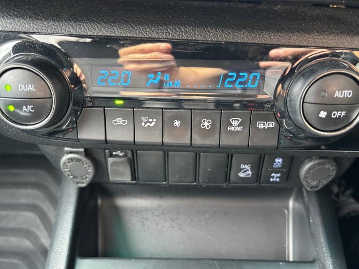 2022 Toyota Hilux SR5