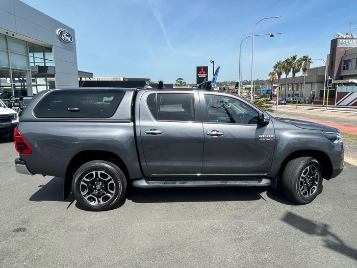 2022 Toyota Hilux SR5