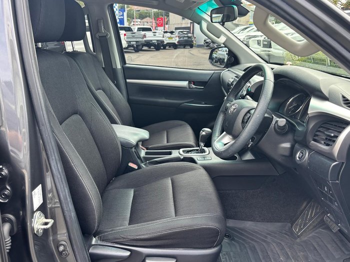 2022 Toyota Hilux SR5