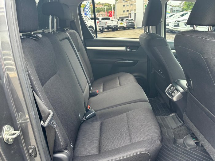 2022 Toyota Hilux SR5