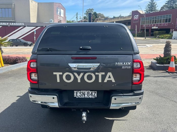 2022 Toyota Hilux SR5