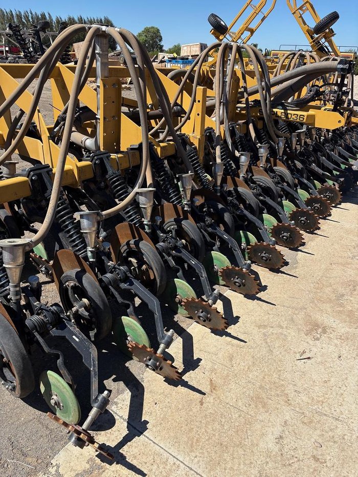 0 SERAFIN ULTISOW USED 2023 8M RIGID SINGLE DISC LINKAGE SEEDER BAR Yellow