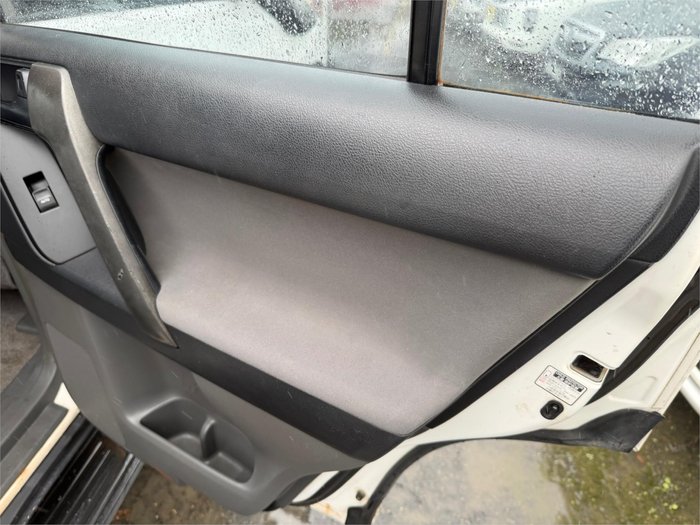 2011 TOYOTA LANDCRUISER PRADO GX (4x4)