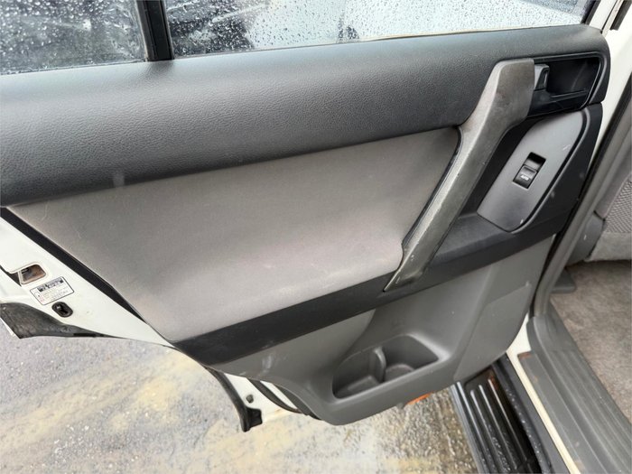 2011 TOYOTA LANDCRUISER PRADO GX (4x4)