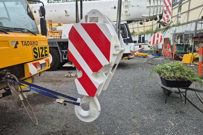 2012 Tadano Atf180g-5 Yellow