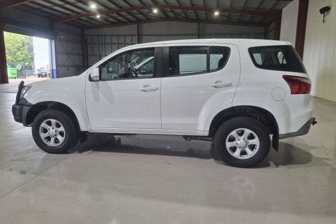 2018 ISUZU MU-X LS-M (4x4)