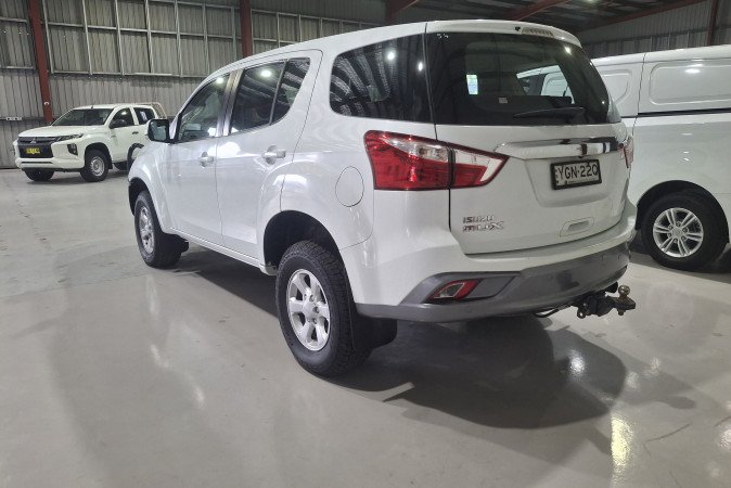 2018 ISUZU MU-X LS-M (4x4)