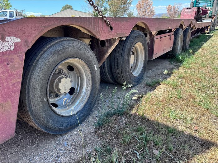 2005 Drake 4 X 8 Swingwing Low Loader