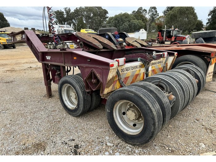 2005 Drake 4 X 8 Swingwing Low Loader
