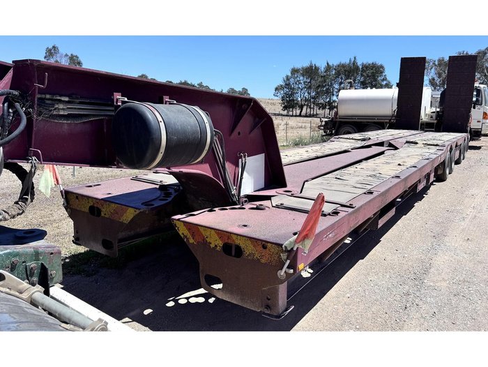 2005 Drake 4 X 8 Swingwing Low Loader