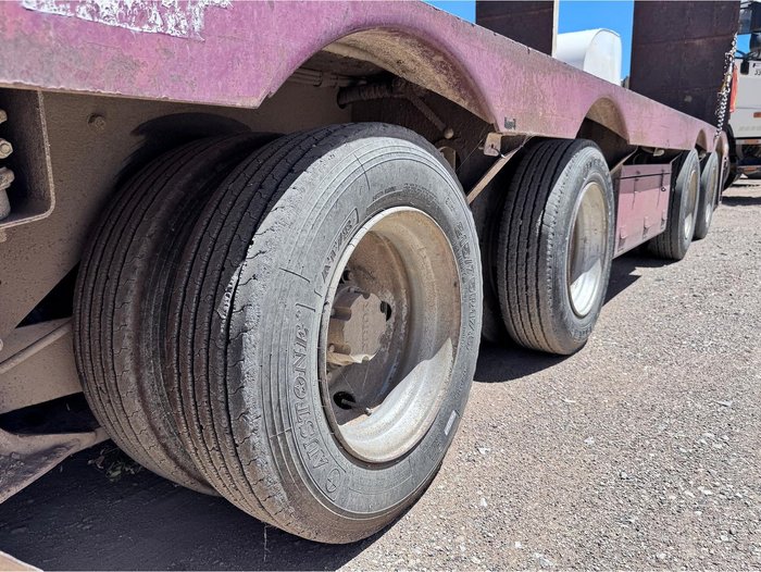 2005 Drake 4 X 8 Swingwing Low Loader