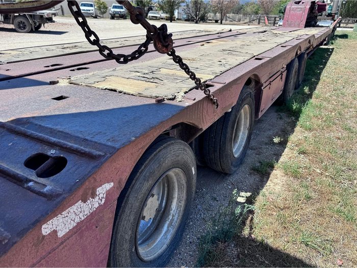 2005 Drake 4 X 8 Swingwing Low Loader