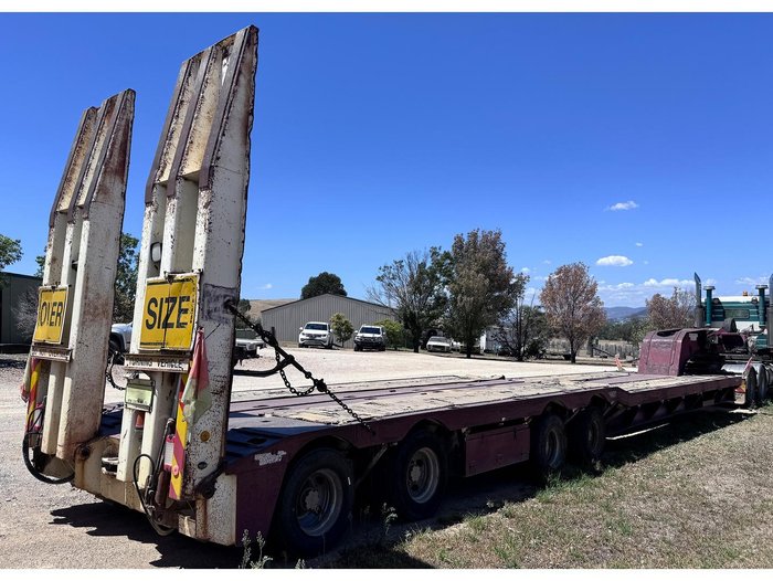 2005 Drake 4 X 8 Swingwing Low Loader