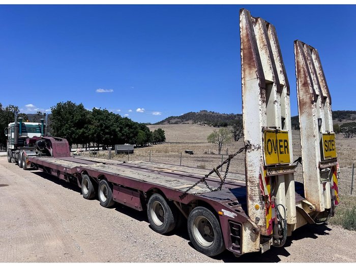 2005 Drake 4 X 8 Swingwing Low Loader