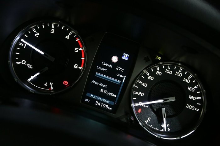 2025 Toyota Hilux SR