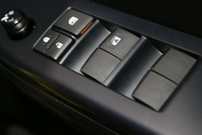 2025 Toyota Hilux SR