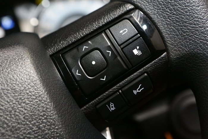 2025 Toyota Hilux SR