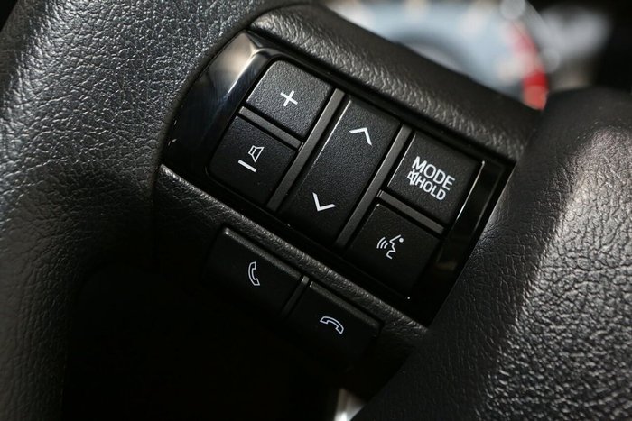 2025 Toyota Hilux SR