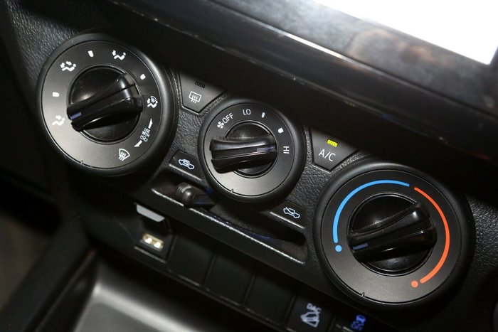 2025 Toyota Hilux SR