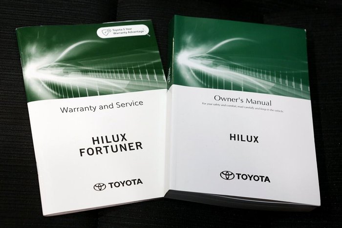 2025 Toyota Hilux SR