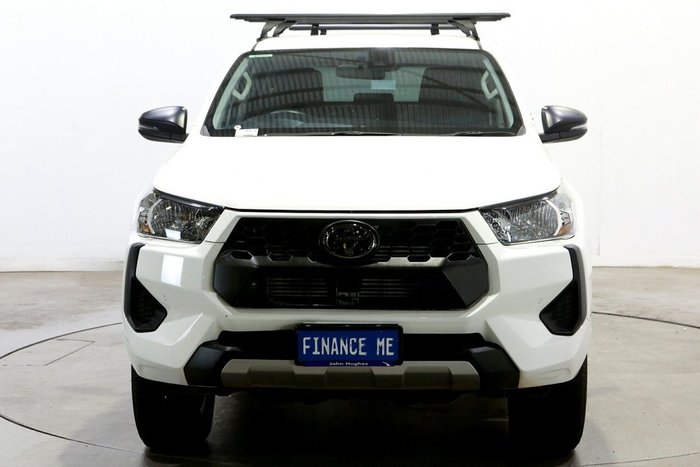 2025 Toyota Hilux SR