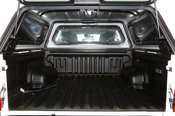 2025 Toyota Hilux SR