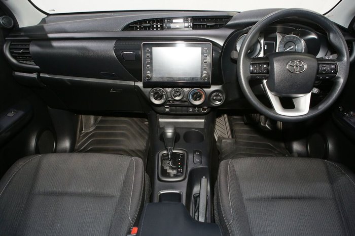 2025 Toyota Hilux SR