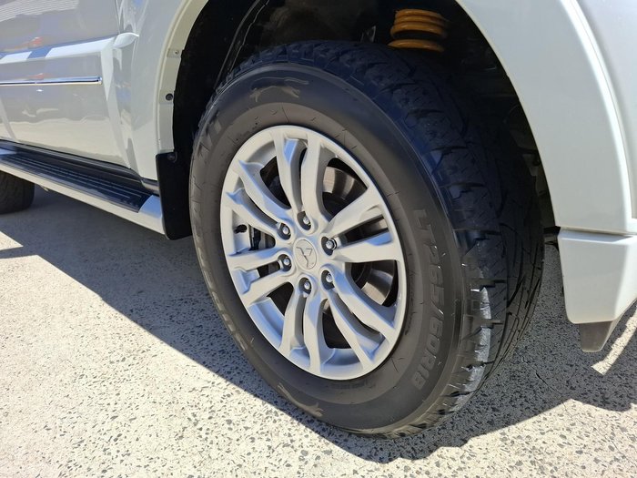 2014 Mitsubishi Pajero Exceed