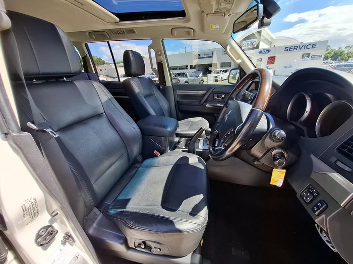 2014 Mitsubishi Pajero Exceed