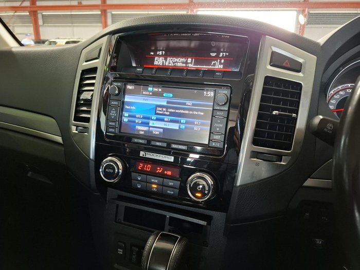 2014 Mitsubishi Pajero Exceed