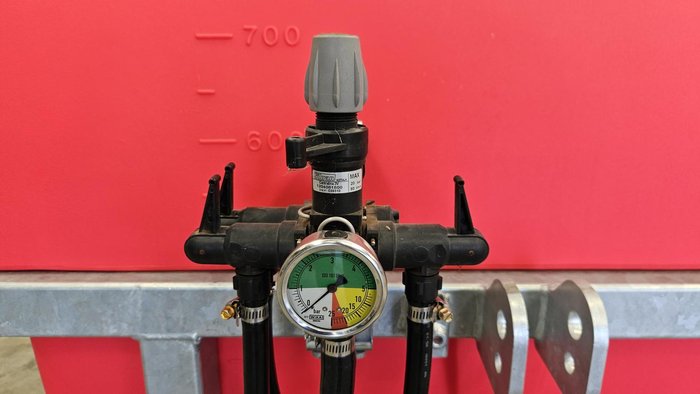 0 Silvan Slimline 800L + 8M Boom Red