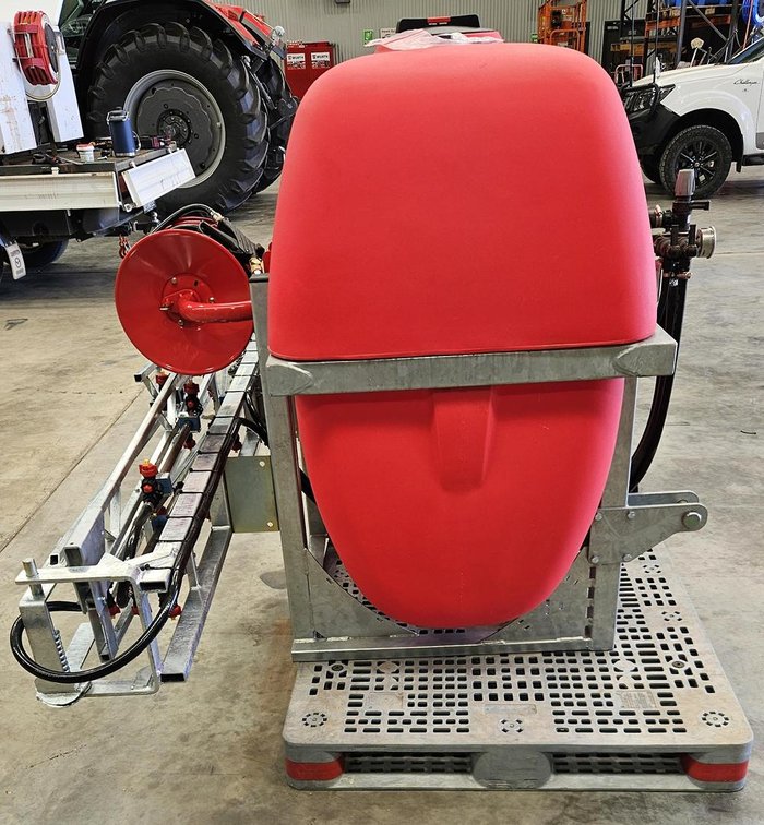 0 Silvan Slimline 800L + 8M Boom Red