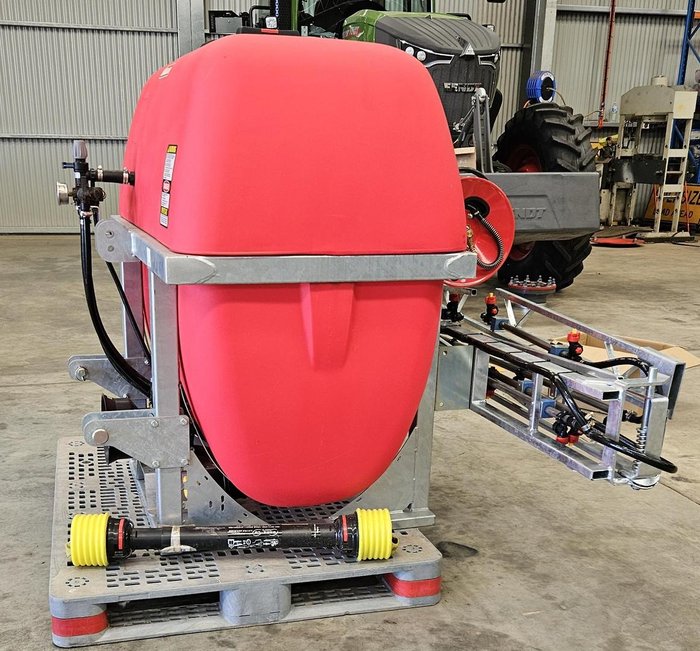 0 Silvan Slimline 800L + 8M Boom Red