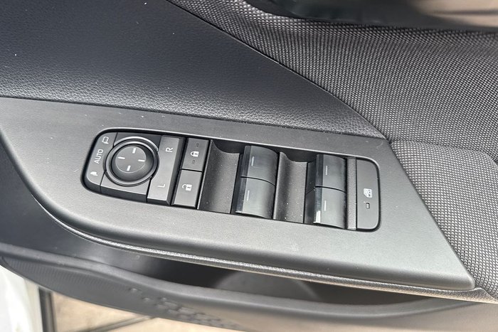 2024 Toyota C-HR GXL ZYX20R Glacier White