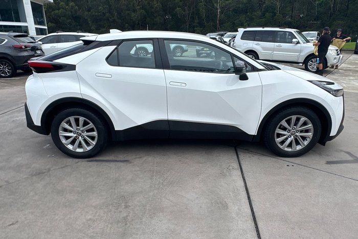 2024 Toyota C-HR GXL ZYX20R Glacier White