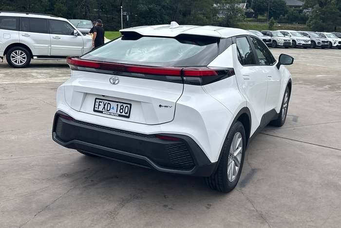 2024 Toyota C-HR GXL ZYX20R Glacier White