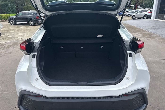 2024 Toyota C-HR GXL ZYX20R Glacier White