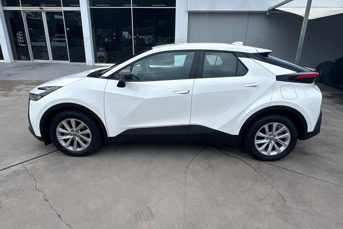 2024 Toyota C-HR GXL ZYX20R Glacier White