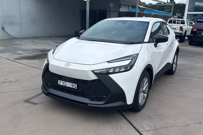 2024 Toyota C-HR GXL ZYX20R Glacier White