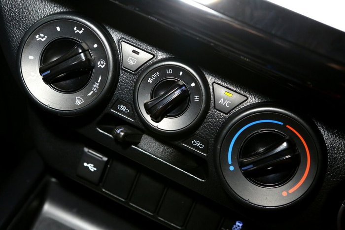 2024 Toyota Hilux SR