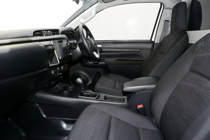 2024 Toyota Hilux SR