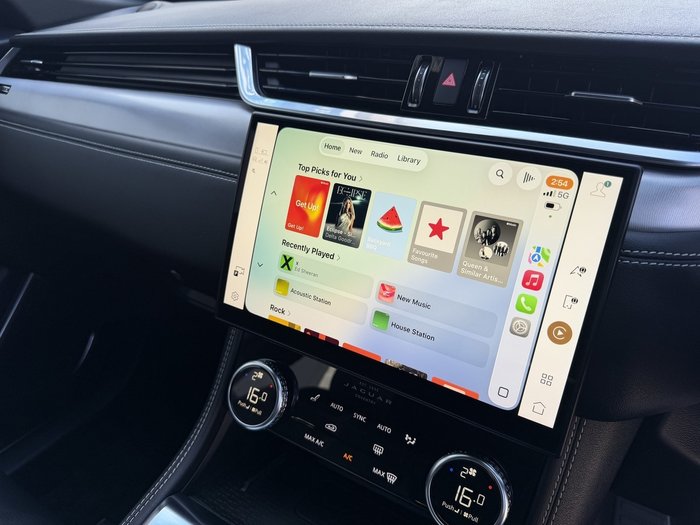 2021 Jaguar F-PACE P400 R-Dynamic SE