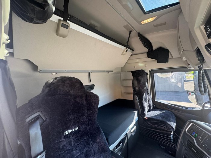 2024 Iveco S-Way AS700