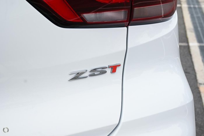 2024 MG ZST Essence