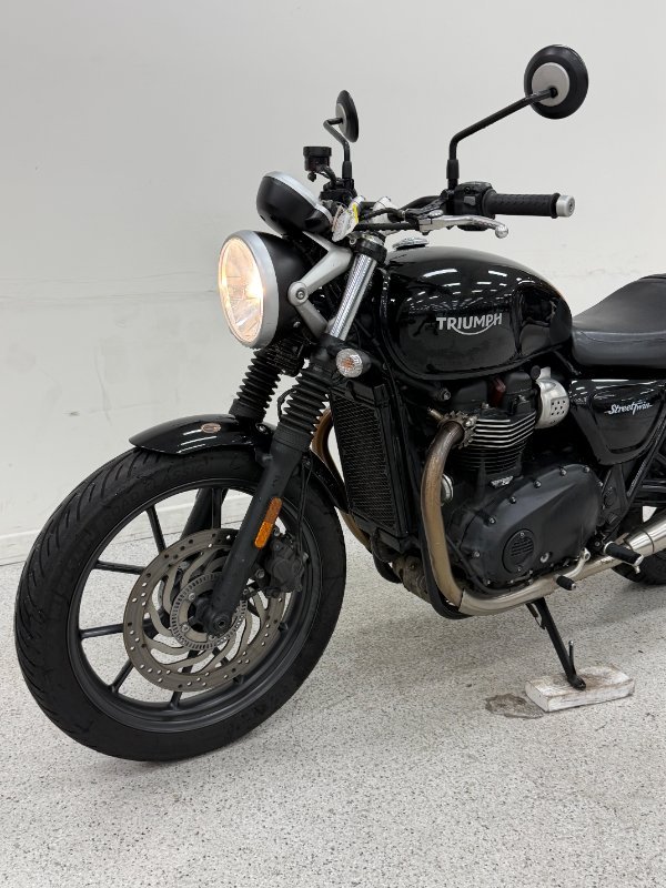 2017 Triumph STREET TWIN Black